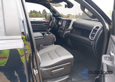 2021 Ram 1500 Big Horn z USA, uszkodzony, nr VIN 1C6SRFFT8MN504234